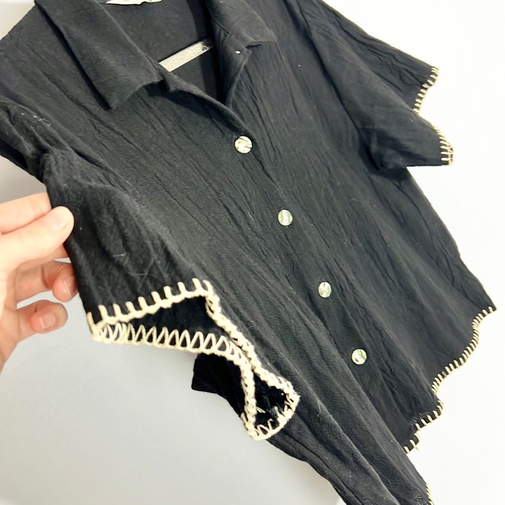 OUTFIT JPR |🖤 VINTAGE 90s Black Button-Up Woven Cream Boho Short-Sleeved Blouse